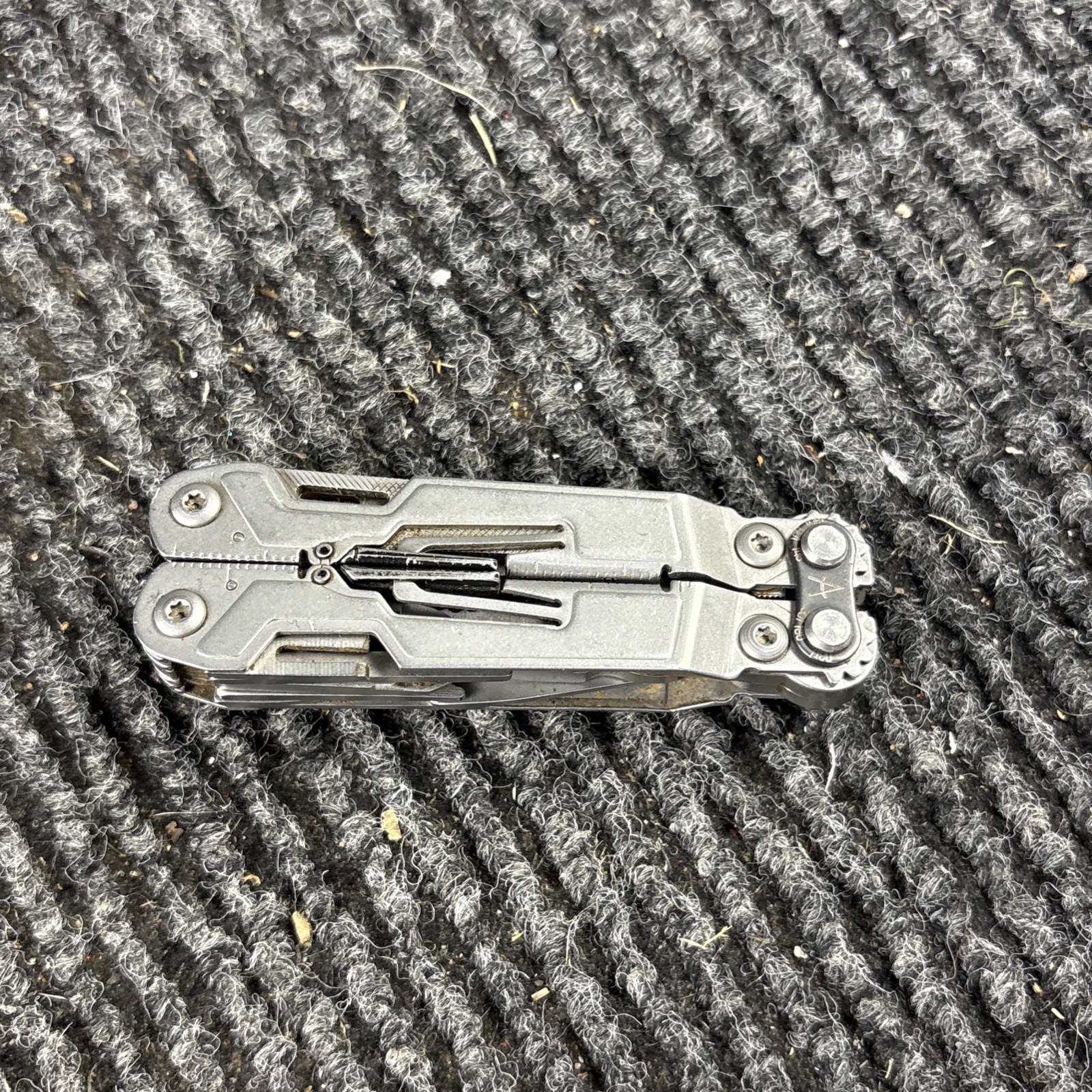 SOG POWER PINT MULTI TOOL PLIERS KNIFE SMALL (404)