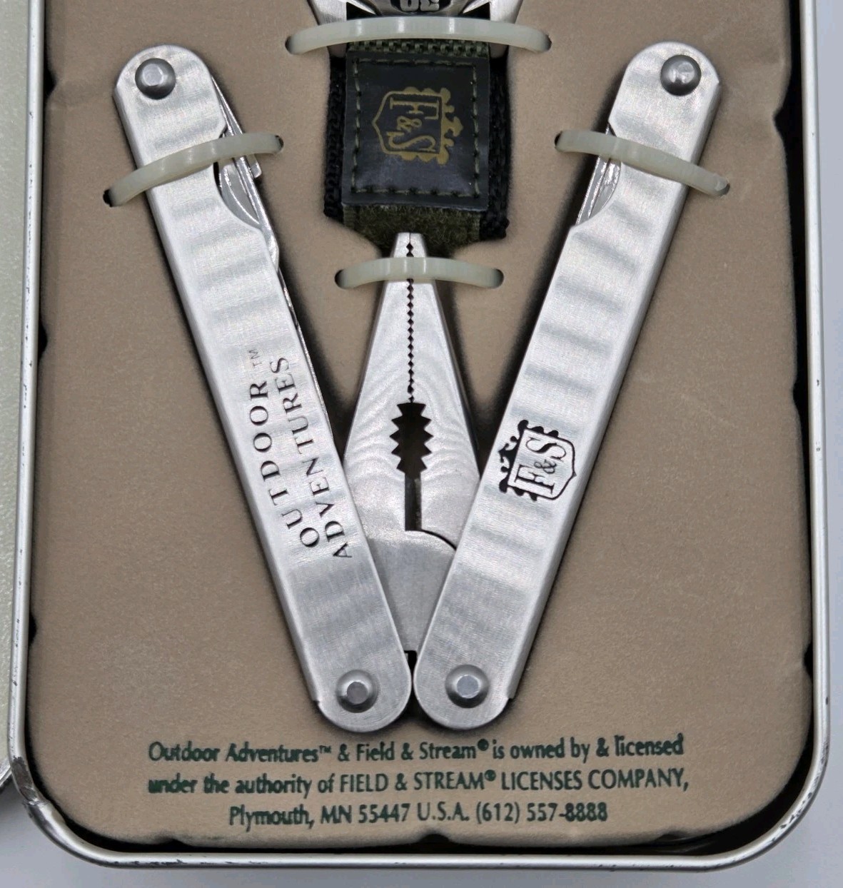 Field & Stream Men’s Watch & 8 Function Multi-Tool Gift Set • Black/Green Watch