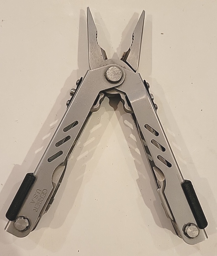Gerber MP400 Folding Multi-Tool Knife Hunting Camping Hiking Prepper EUC