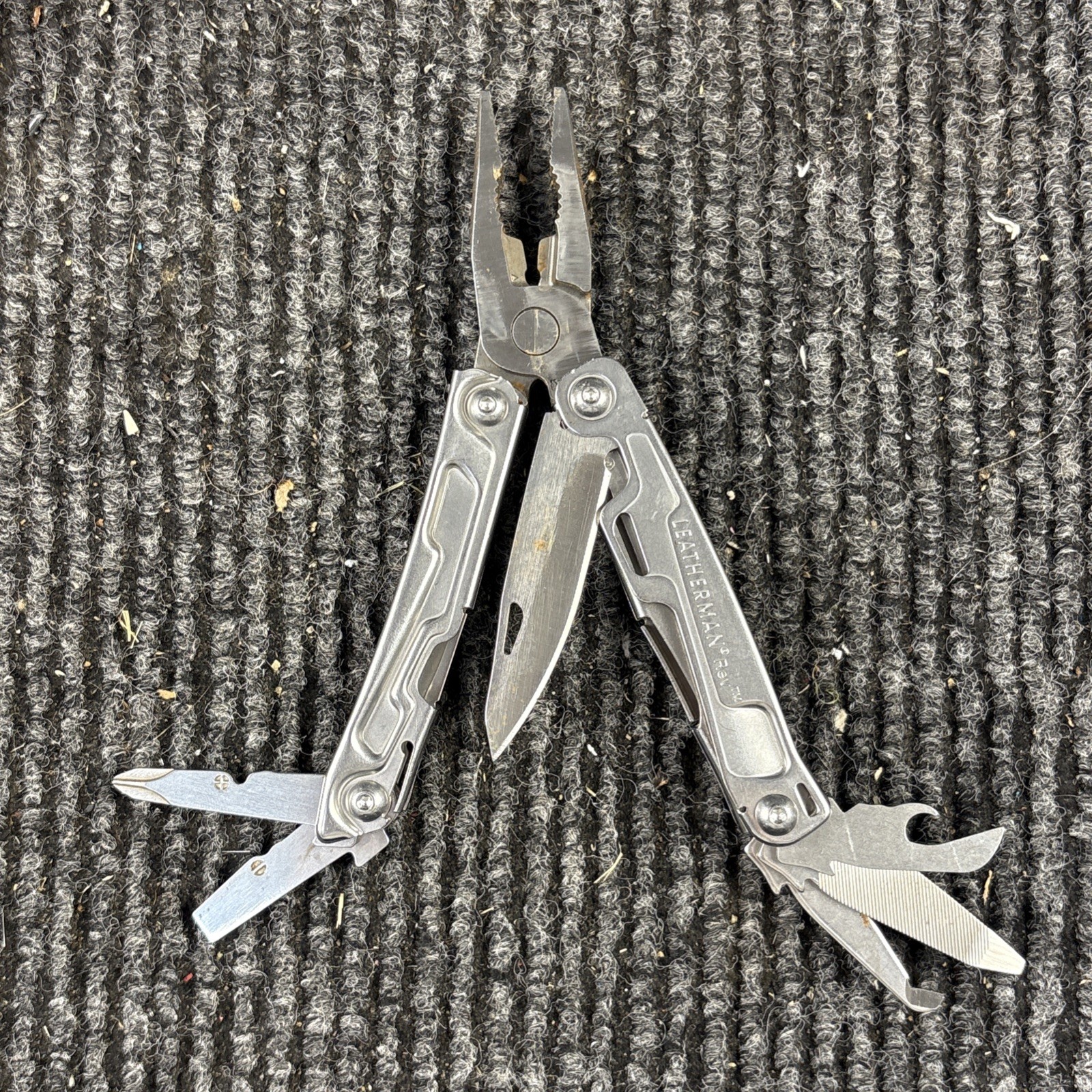 Leatherman Rev 3.8″ Multi-Tool, Stainless! USED (045)