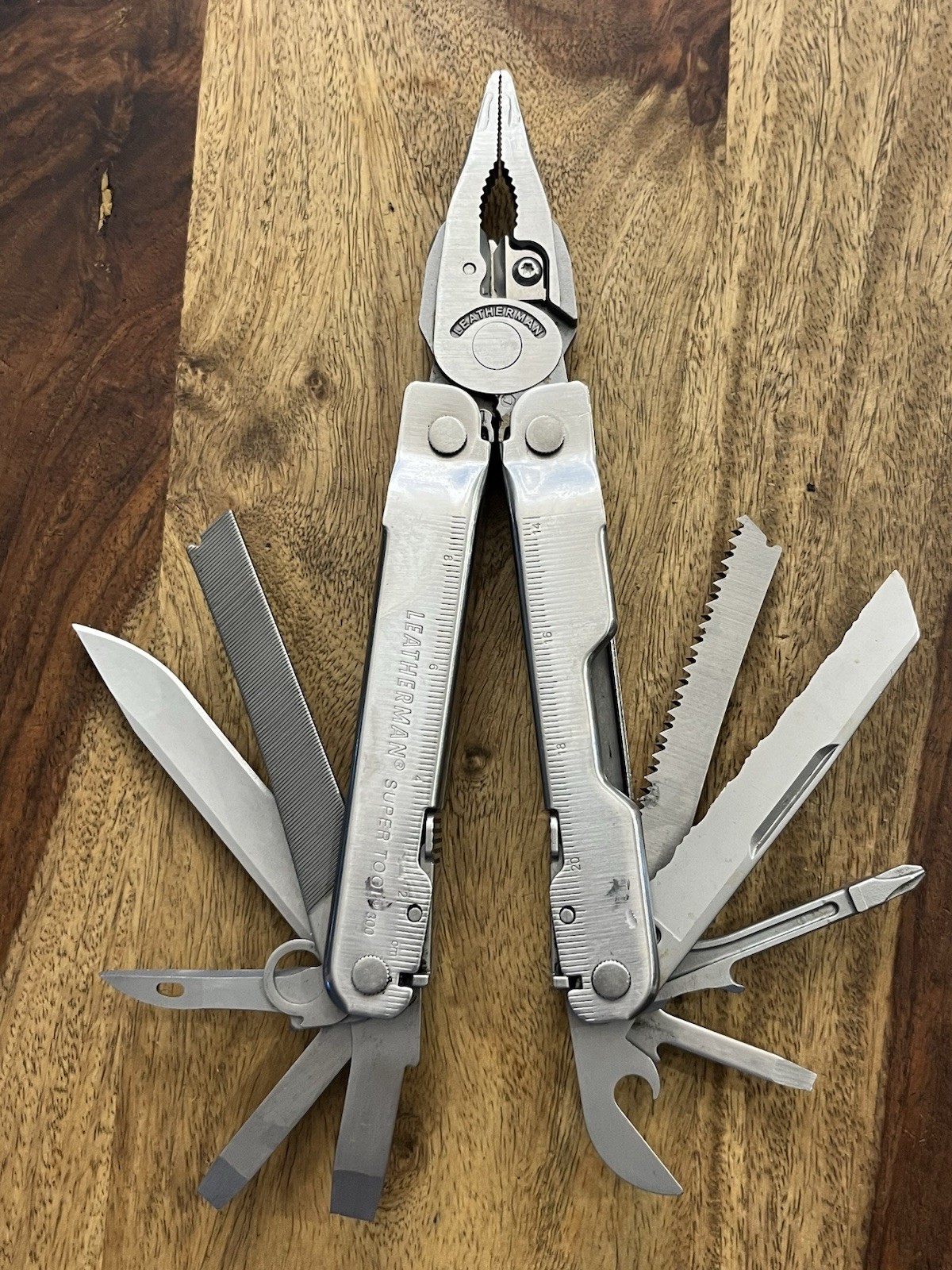 Leatherman Super Tool 300 Multitool w/Beautiful Sheath