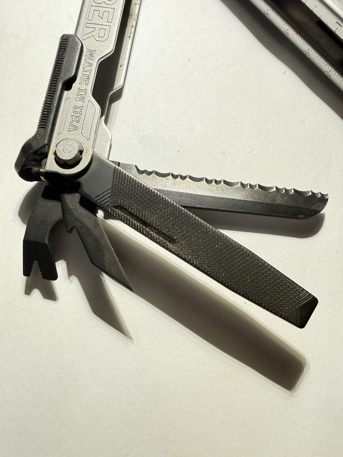 Gerber USA 08722 Combat Tactical Knife/multi-tool with Sheath
