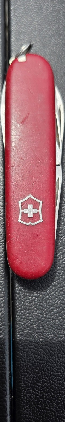 Victorinox Classic SD Red 7-Tool Multi-Tool Pocket Knife Scissors Key Ring
