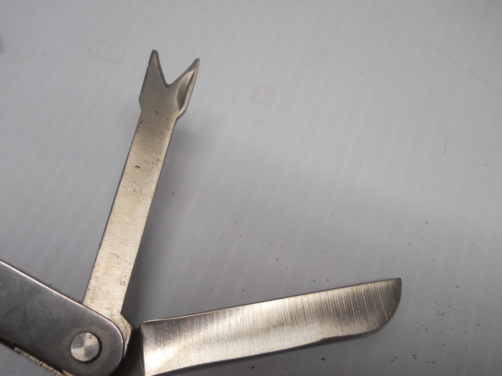 Swissgear & Husky Multi-Tool Lot Shears Knives Saw Bottleopeners