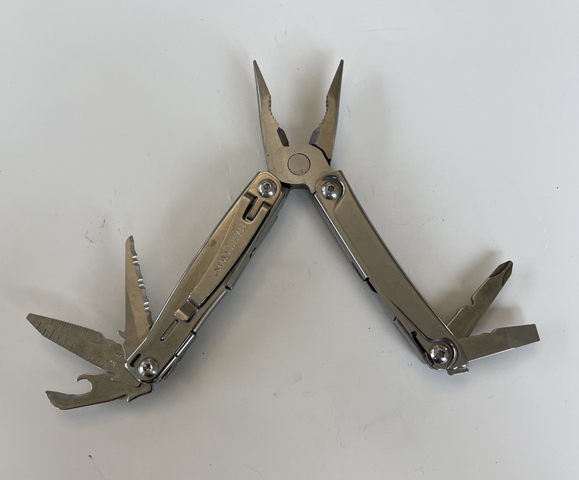 Leatherman Bolster 13-in-1 Multi-tool Folding Pocket Knife Stainless With Sheath