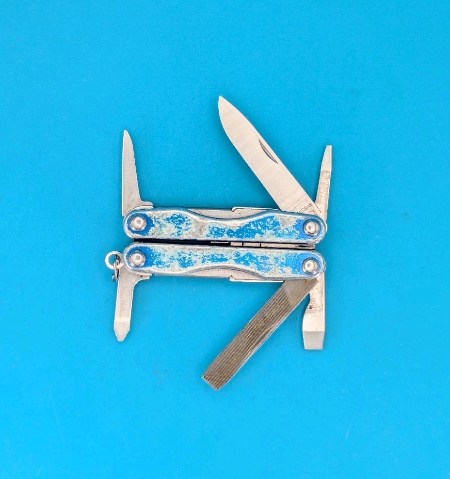 Leatherman Squirt P4 Multi-Tool, Key Ring, Retired, BLUE!