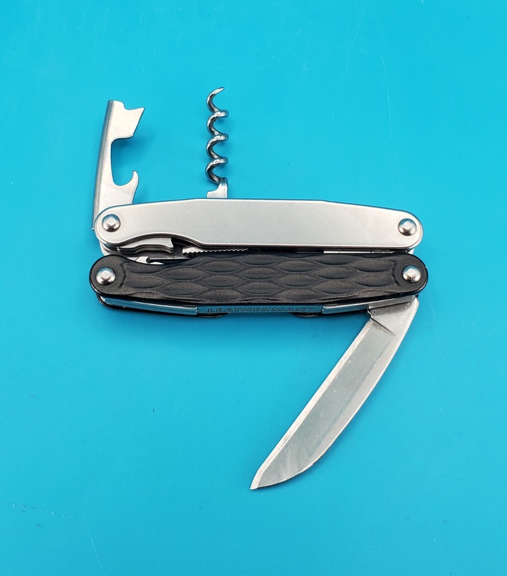 Leatherman JUICE SX Multi-Tool! With Sheath! RARE! HARD TO FIND!