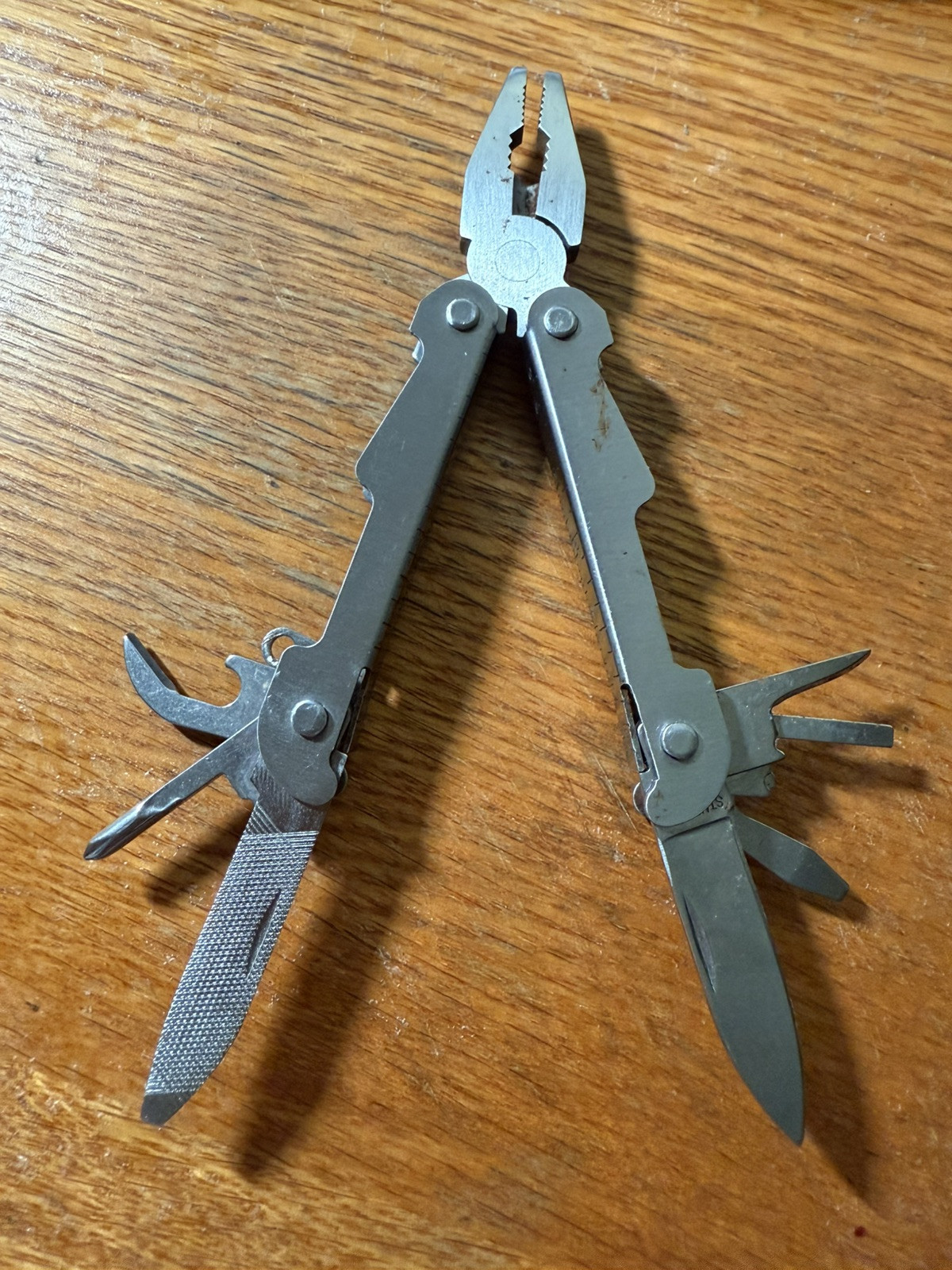 10 IN 1 – Multi-tool Folding POCKET/PURSE NEEDLE NOSE PLIERS Nwob SEE PICTURES