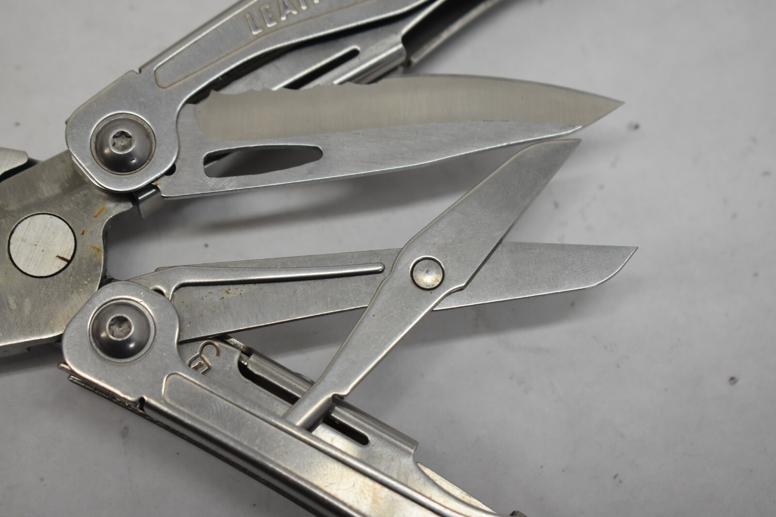 Leatherman Wingman Multi Tool Combo Knife Pliers File Scissors Drivers Openers