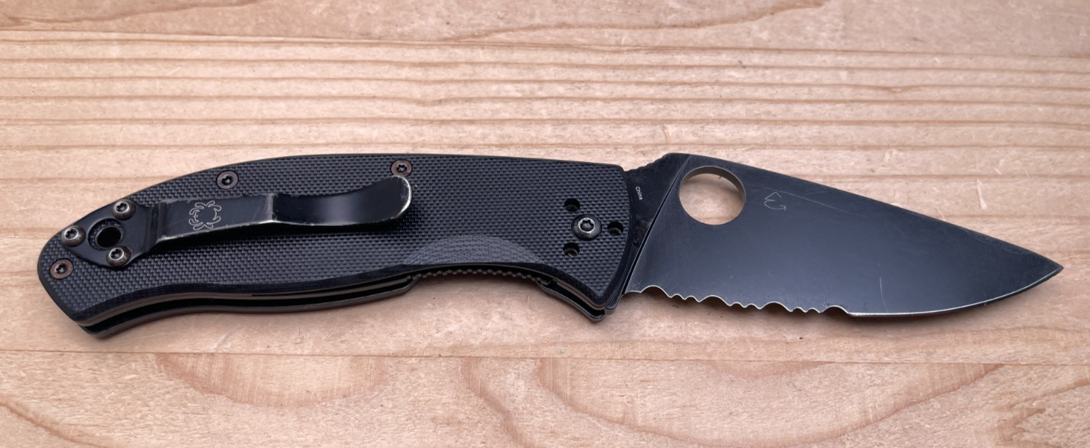 Spyderco Tenacious Folding Pocket Knife 8Cr13MoV Black Partially Serrated Blade