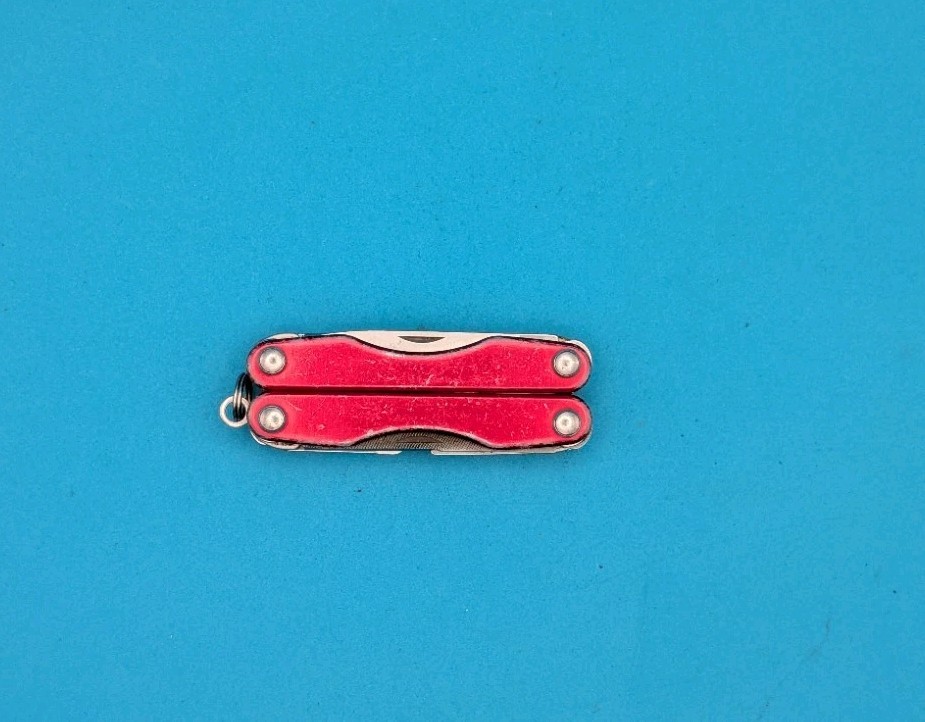 Leatherman Squirt P4 Multi-Tool, Key Ring, Retired, RED!