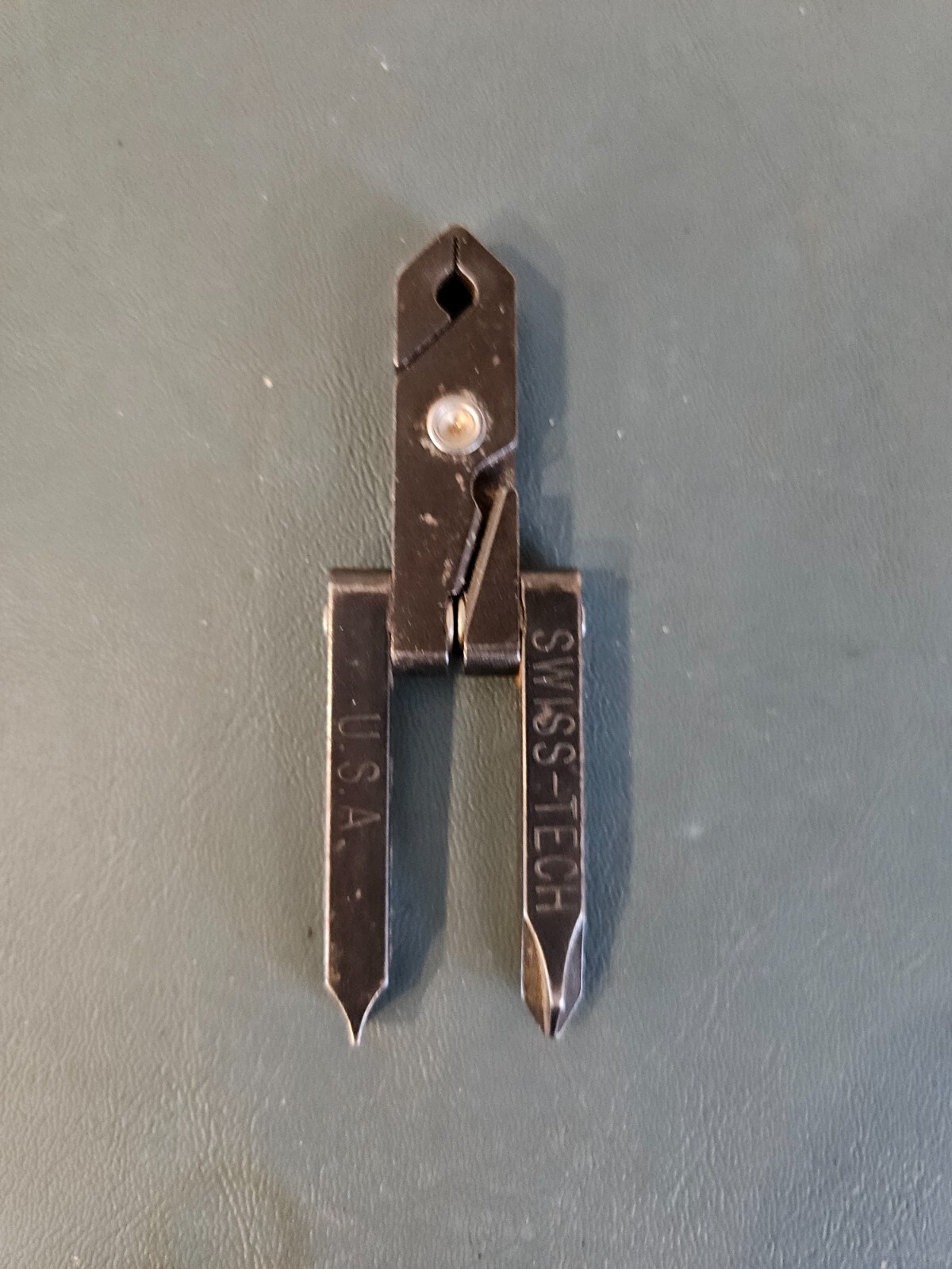 VINTAGE SWISS TECH MICRO PLUS POCKET MULITY TOOL
