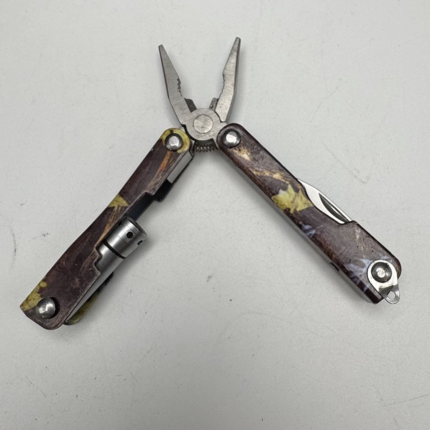 Camouflage Multi-Tool With Light