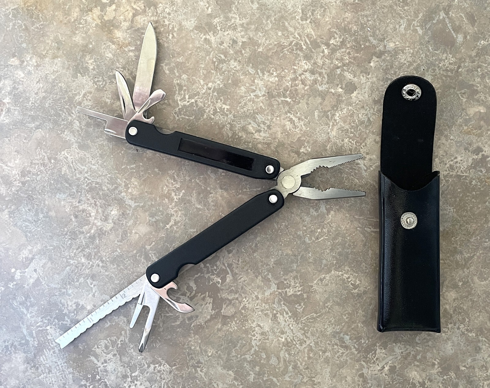 Multi-tool with belt sheath, 9 tool functions, New Without Box, Made in China