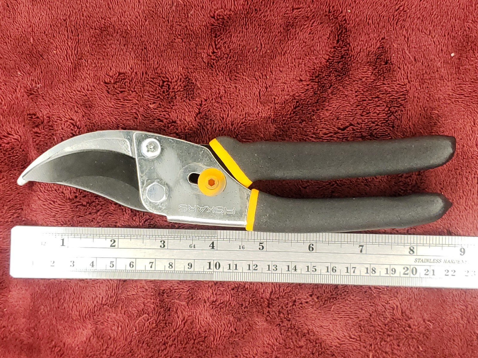 Fiskars AD0624 8.5″ Pruner Steel Blade & Non Slip Handle