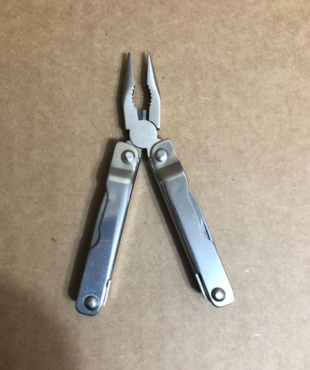 2.5″ Stainless Steel Pocket Multitool 6 in 1, Pliers, Knife, & More**
