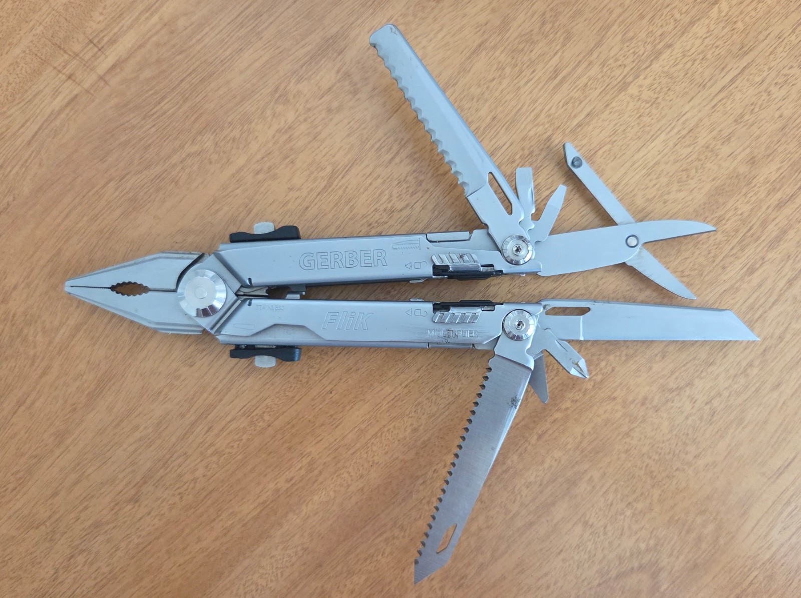 Gerber Flik Multitool Folding Knife Scissors Pliers Multi Tool with Case