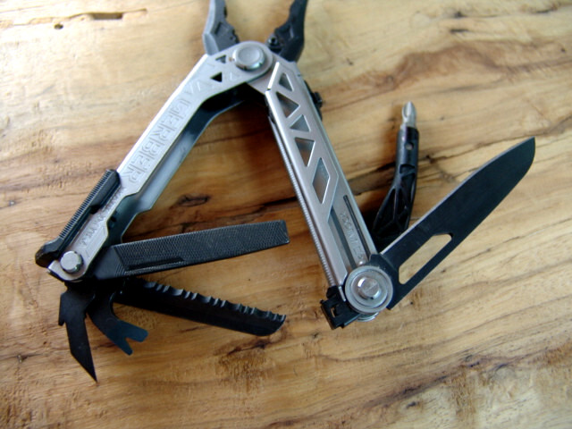 GERBER-CENTER DRIVE-MULTI PLIER-w/ BITS-GERBER CASE-STAINLESS & BLACK-NEAR MINT