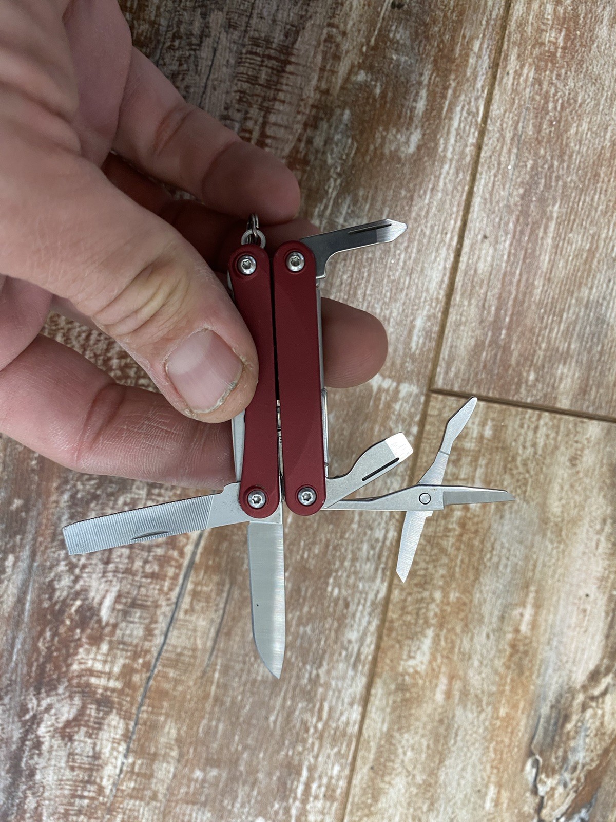 Leatherman Squirt ES4 Multi-Tool, Knife, Wire Strippers, Red – Canon – Excellent