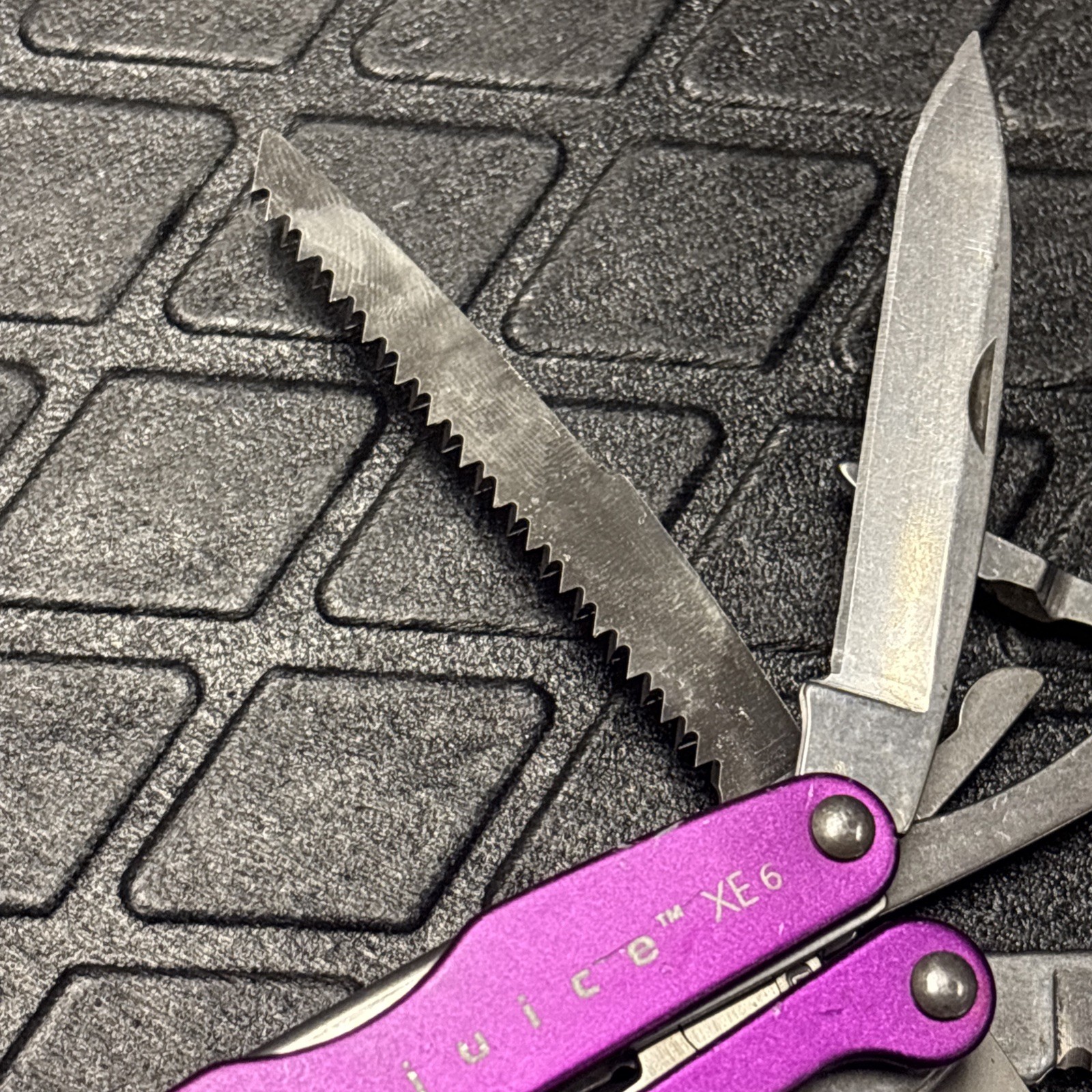 RARE Retired Leatherman Juice XE6 Thunder Purple
