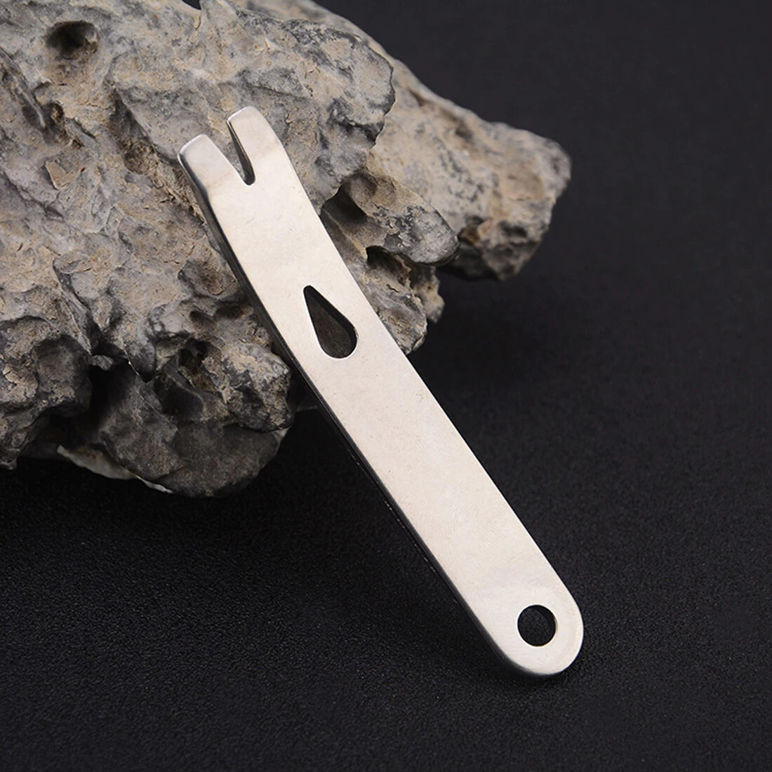 Gear Mini Crank Crowbar Pry Bar Keychain Multi Tool Survival EDC Carabiner Clip
