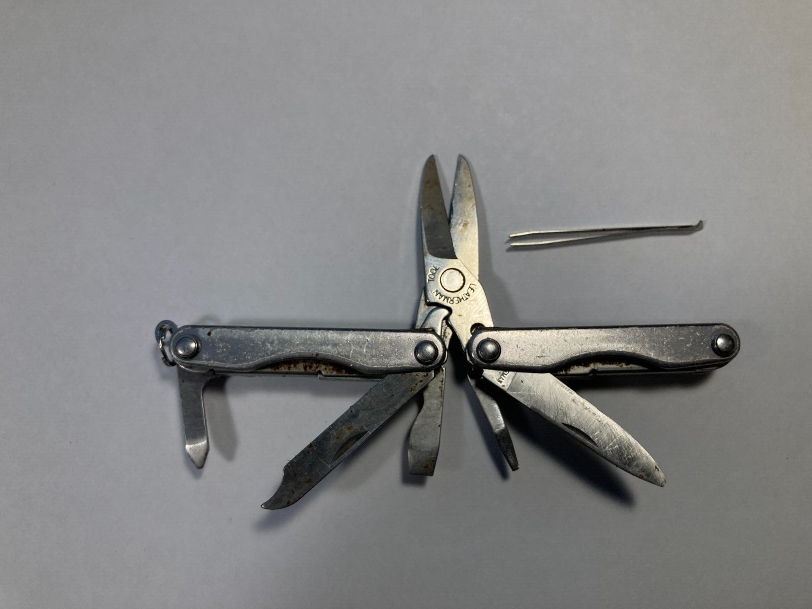 Leatherman Squirt S4 Stainless Steel Multitool Keychain Gray (B)