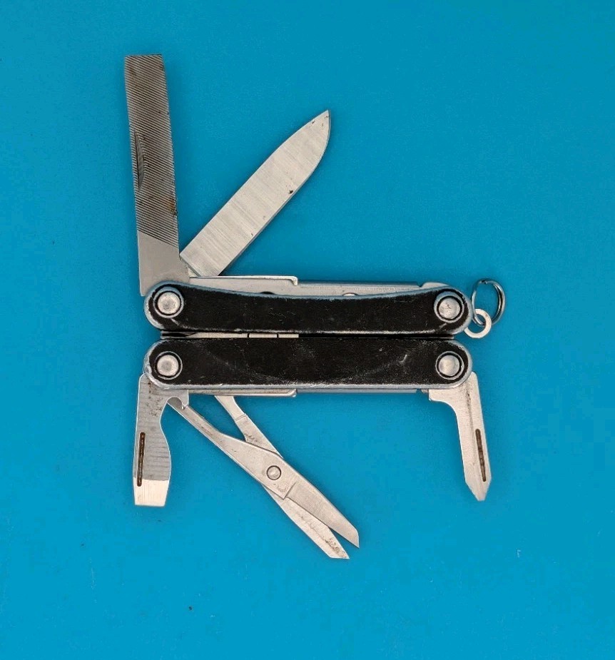 Leatherman SQUIRT PS4 Multi-Tool! BLACK! *broken scissors spring*