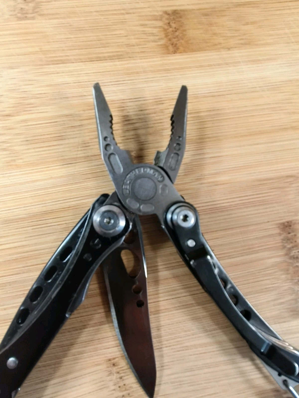 Leatherman Wave Black Oxide / Sheath/Leatherman Skeletool Cx Black Carbon Fiber