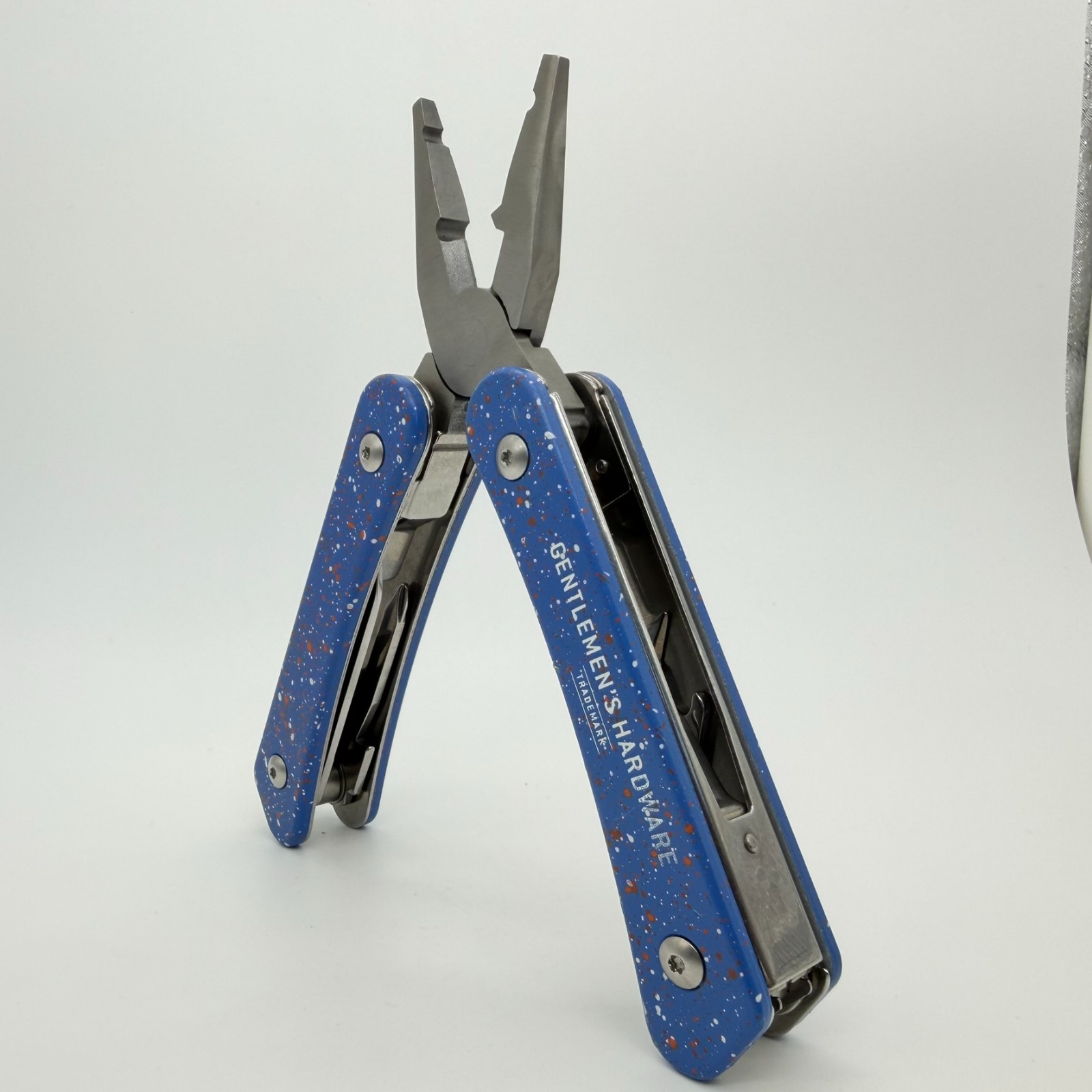 Gentlemen’s Hardware Wilderness Multi-Tool Blue Speckle 12-in-1 EDC Camping