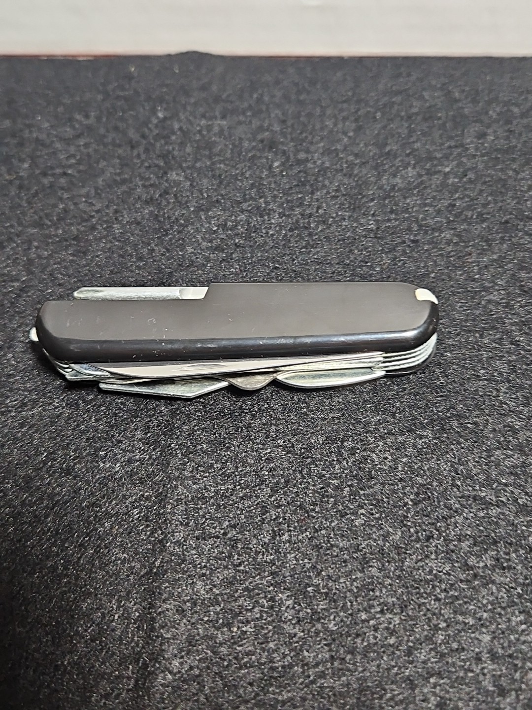 SE 16-in-1 Stainless Steel Pocket Knife Tool for Camping