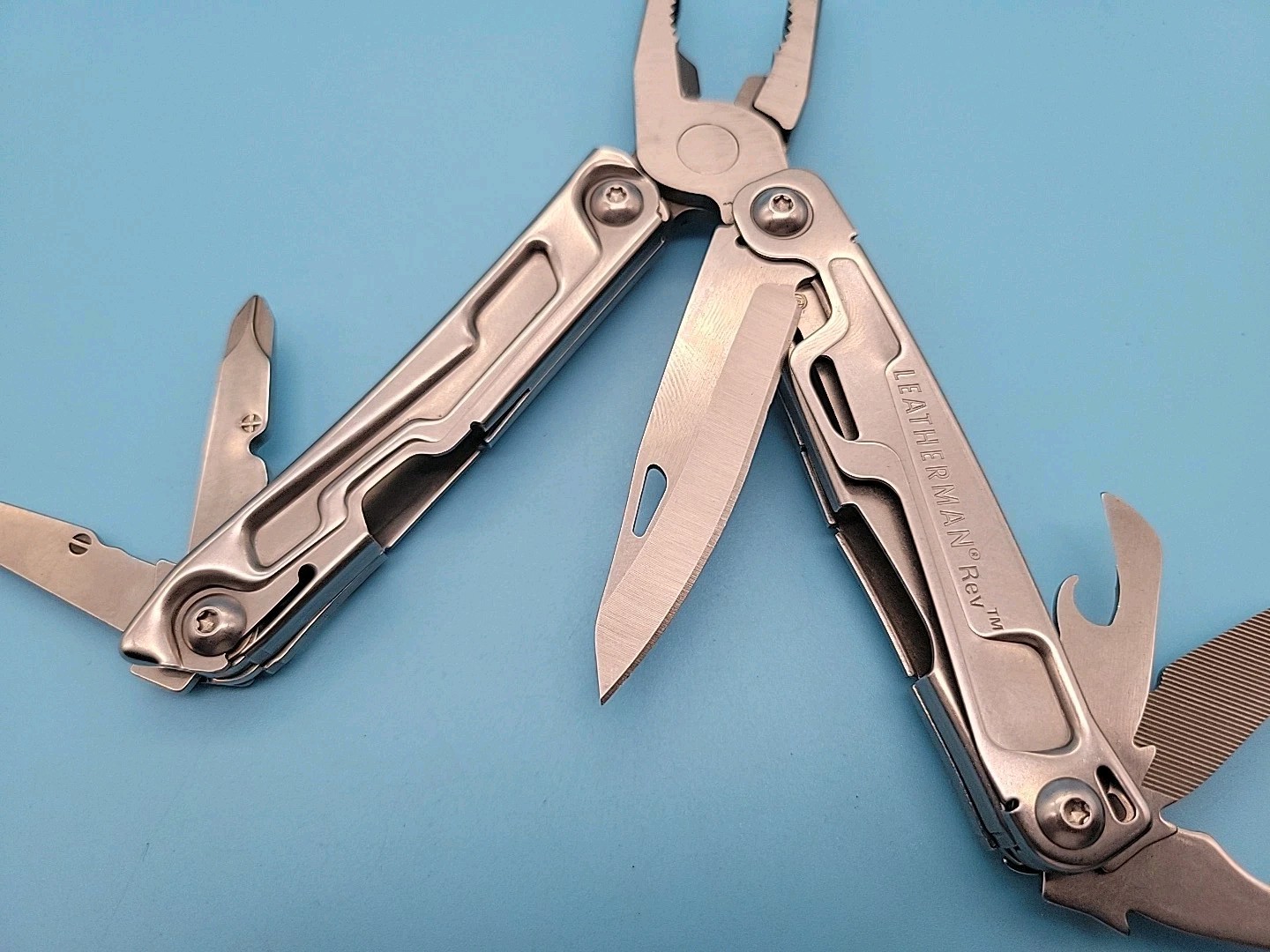 Leatherman Rev Multi-Tool – Pliers, Knife, Screwdrivers, Can Opener, File