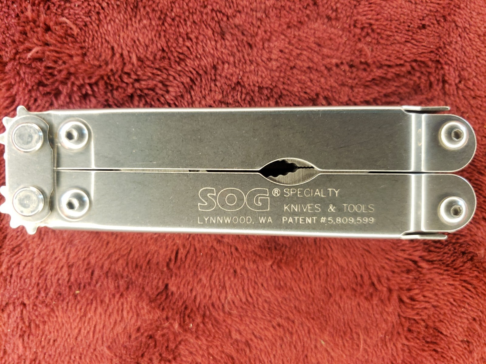SOG PowerPlier PowerLock Multi tool Stainless read