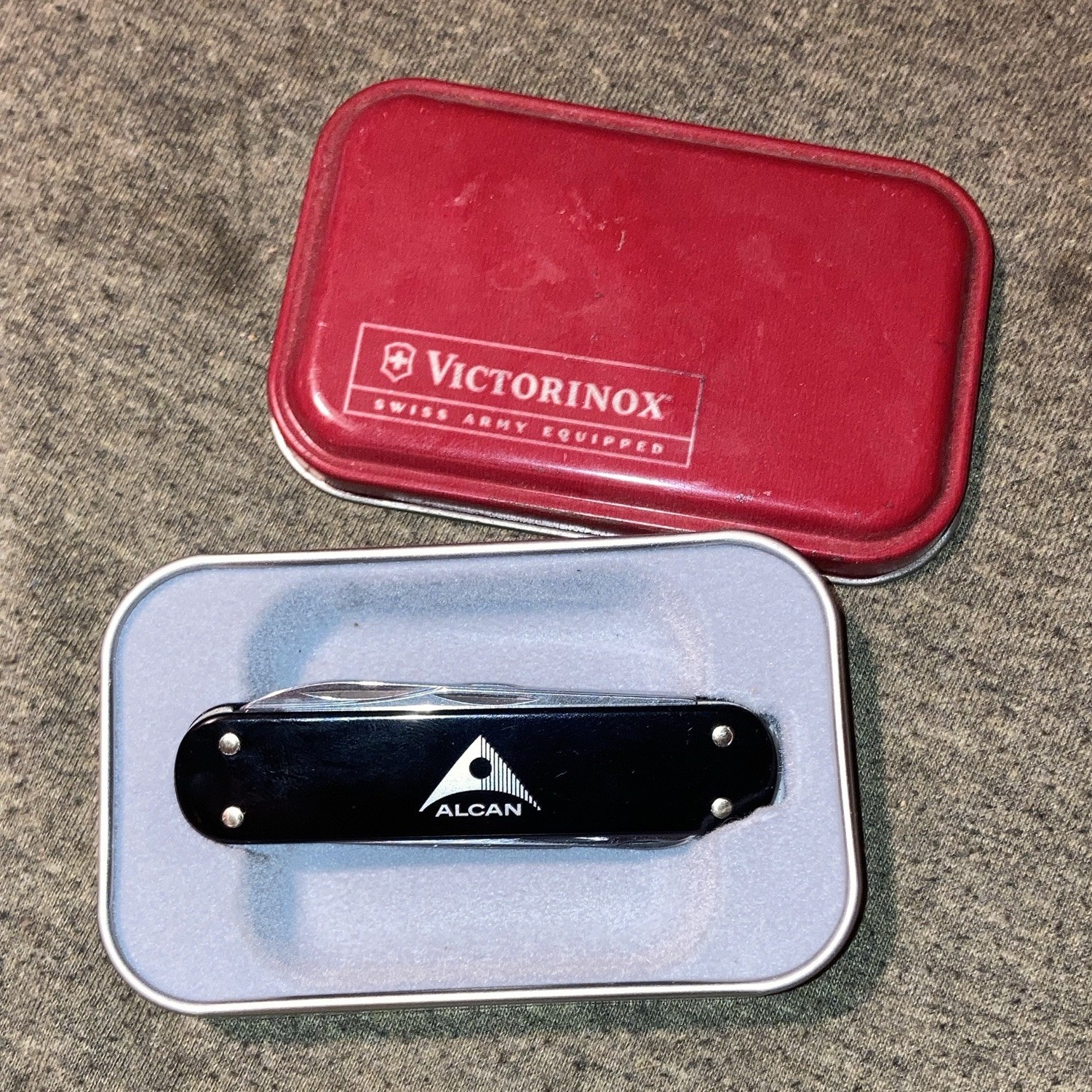 Victorinox Executive 74mm Smooth Black Alox Swiss Army Knife Vintage no scraches