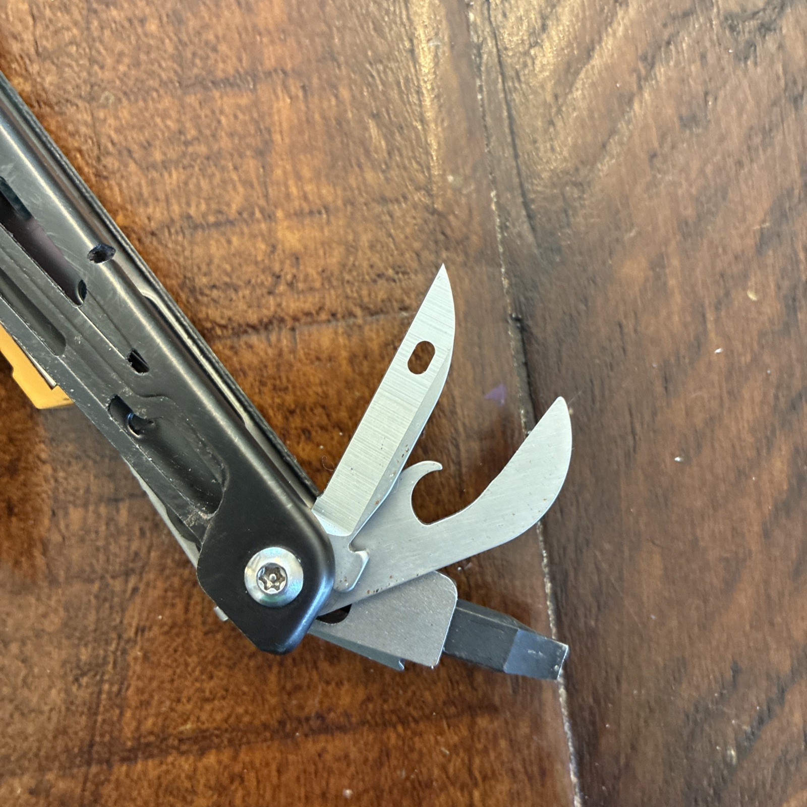 Leatherman Signal Multi-Tool Black / Yellow – Excellent!