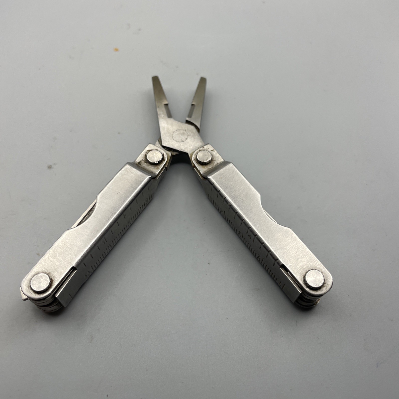Husky Small Multi-Tool, 2 1/2” Long Closed