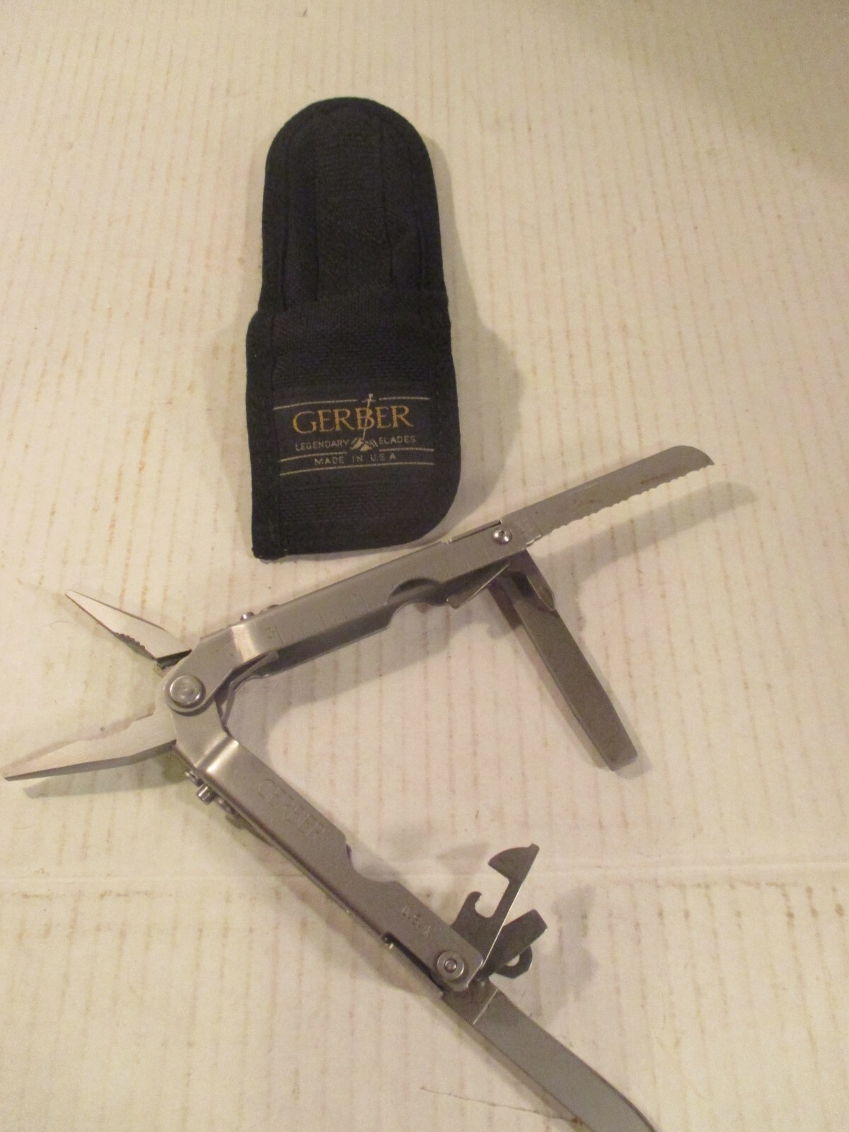 Gerber Legendary Blades USA Multi-Tool w/ Sheath very nice w/pouch