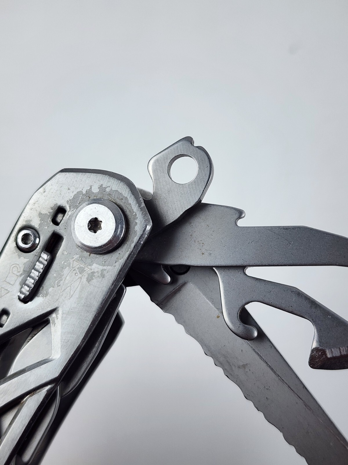 Gerber Suspension Multi-Tool 10 Different Tools w/ Rubber Grip