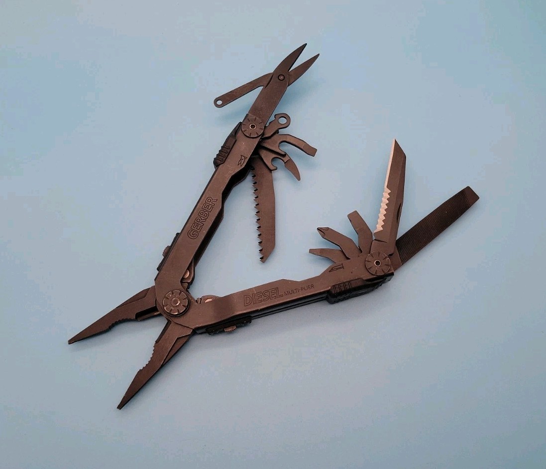 Gerber Diesel Multi-Tool – BLACK – Pliers, Knife, Scissors, Screwdrivers, Saw
