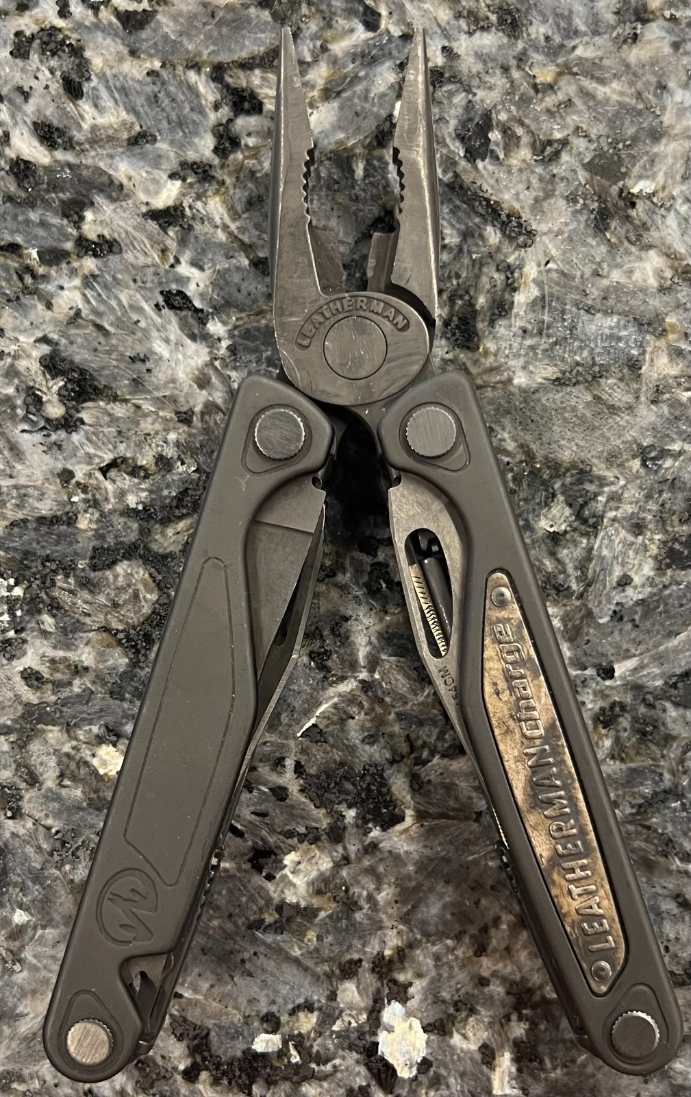 Leatherman Charge Multi-Tool w/Original Case USED – FOR SALE NOW !!