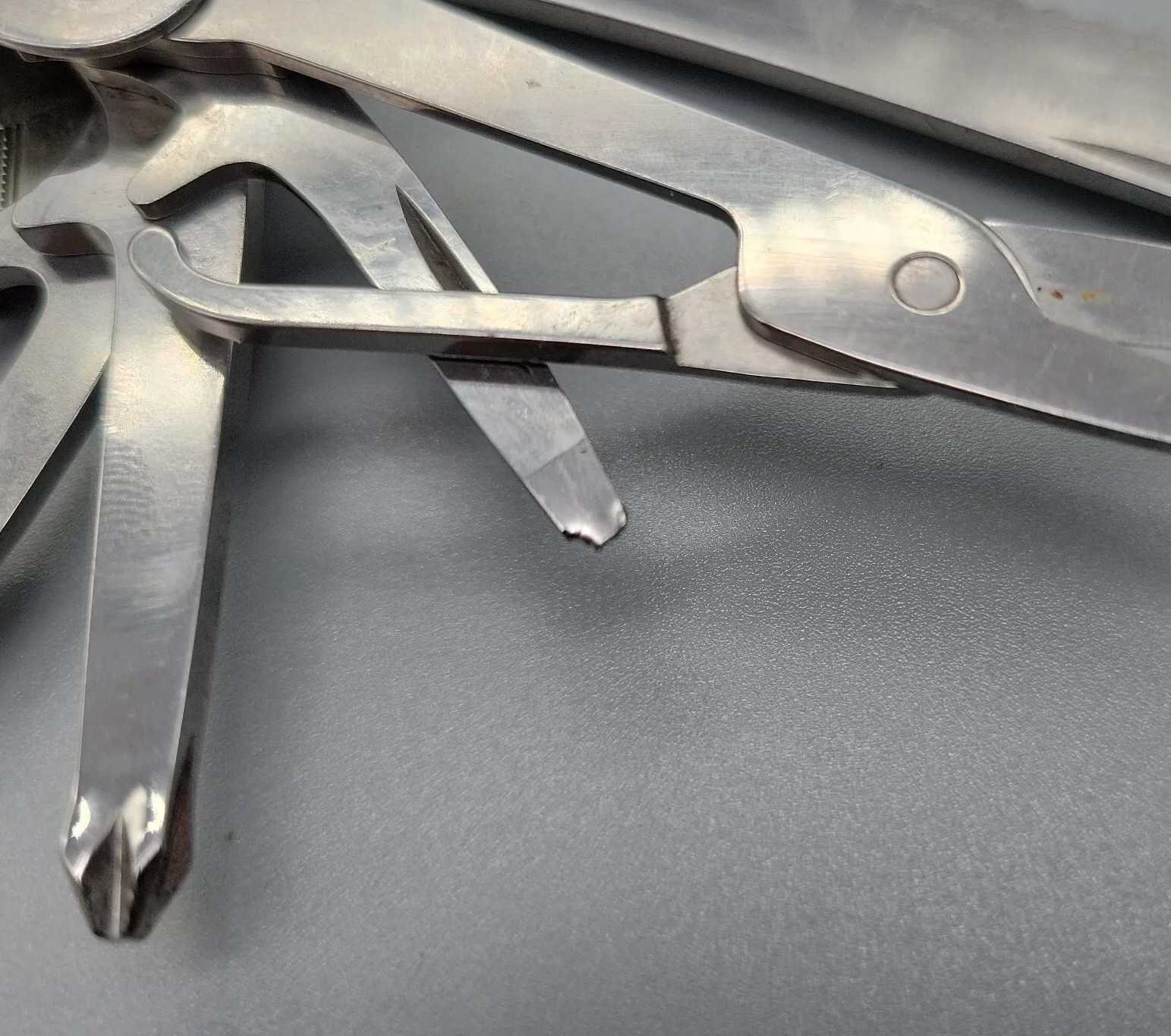 Victorinox Swiss Tool X Multi Tool w/ Leather Sheath – 28 Tools-Scissors Version