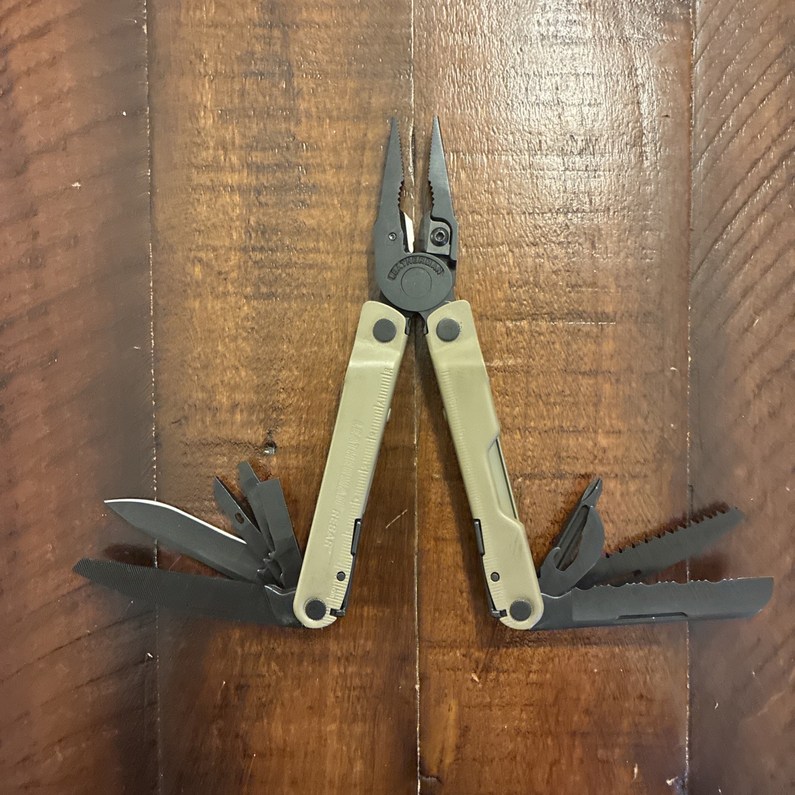 Leatherman Rebar Multi-Tool Coyote Tan – Very Clean!