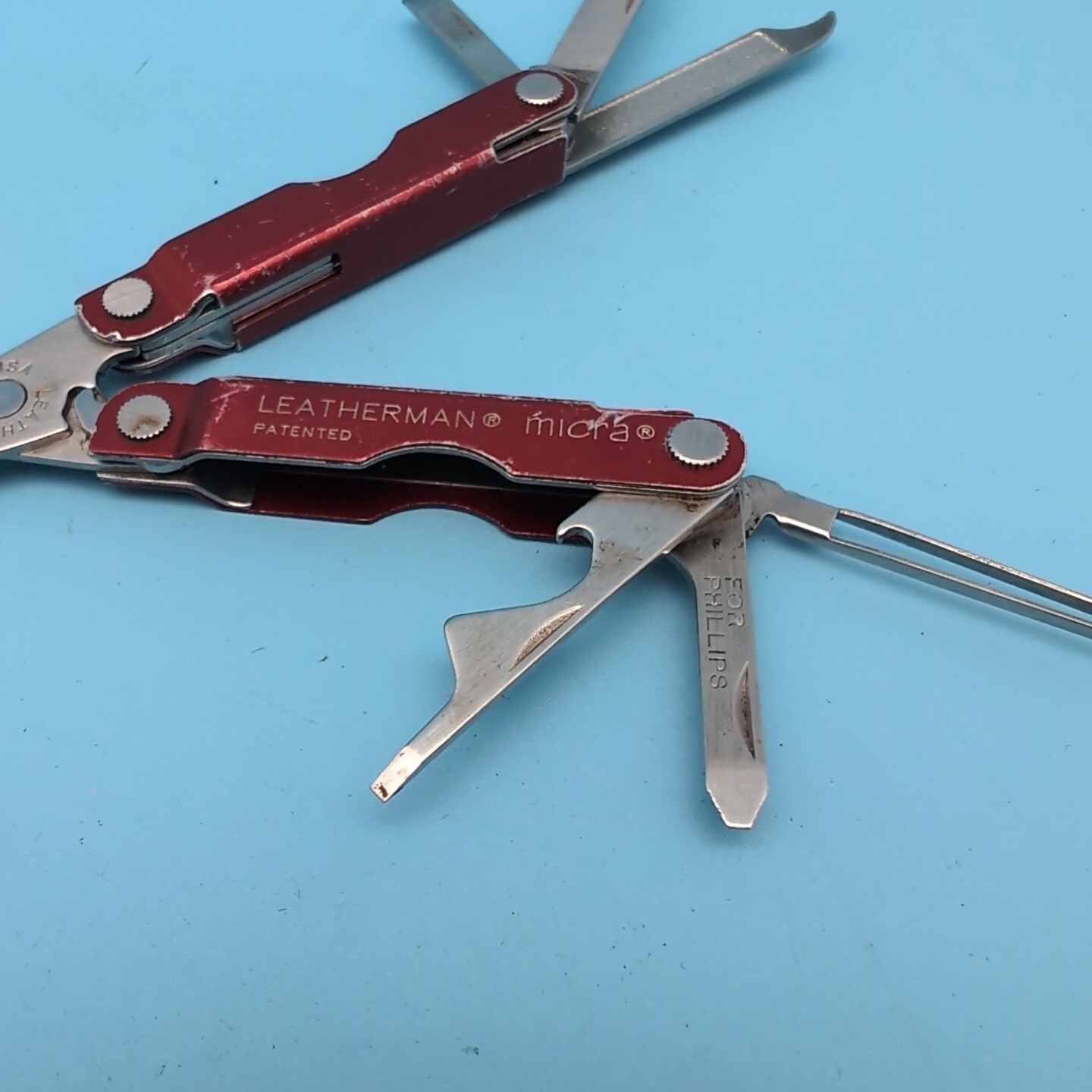 Leatherman MICRA Multi-Tool RED Scissors Knives Tweezers MORE Q69