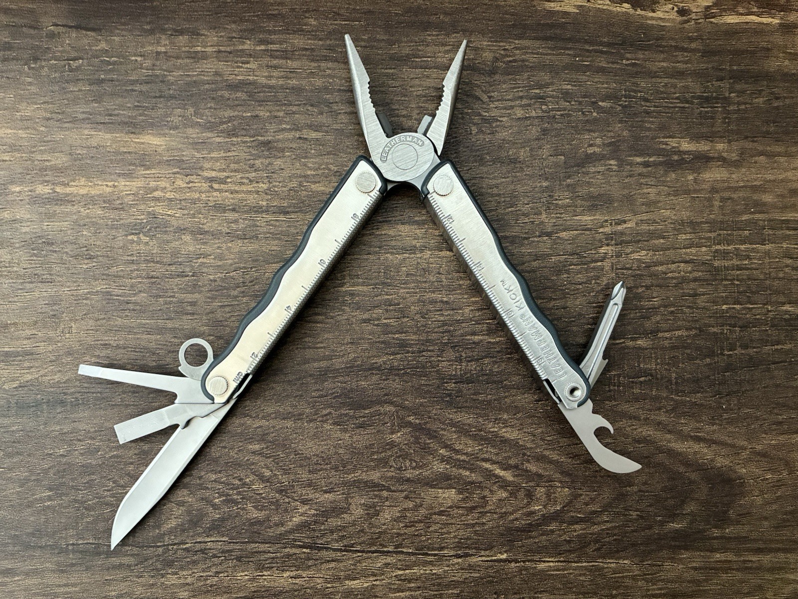 LEATHERMAN Kick Multi-Tool With Sheath