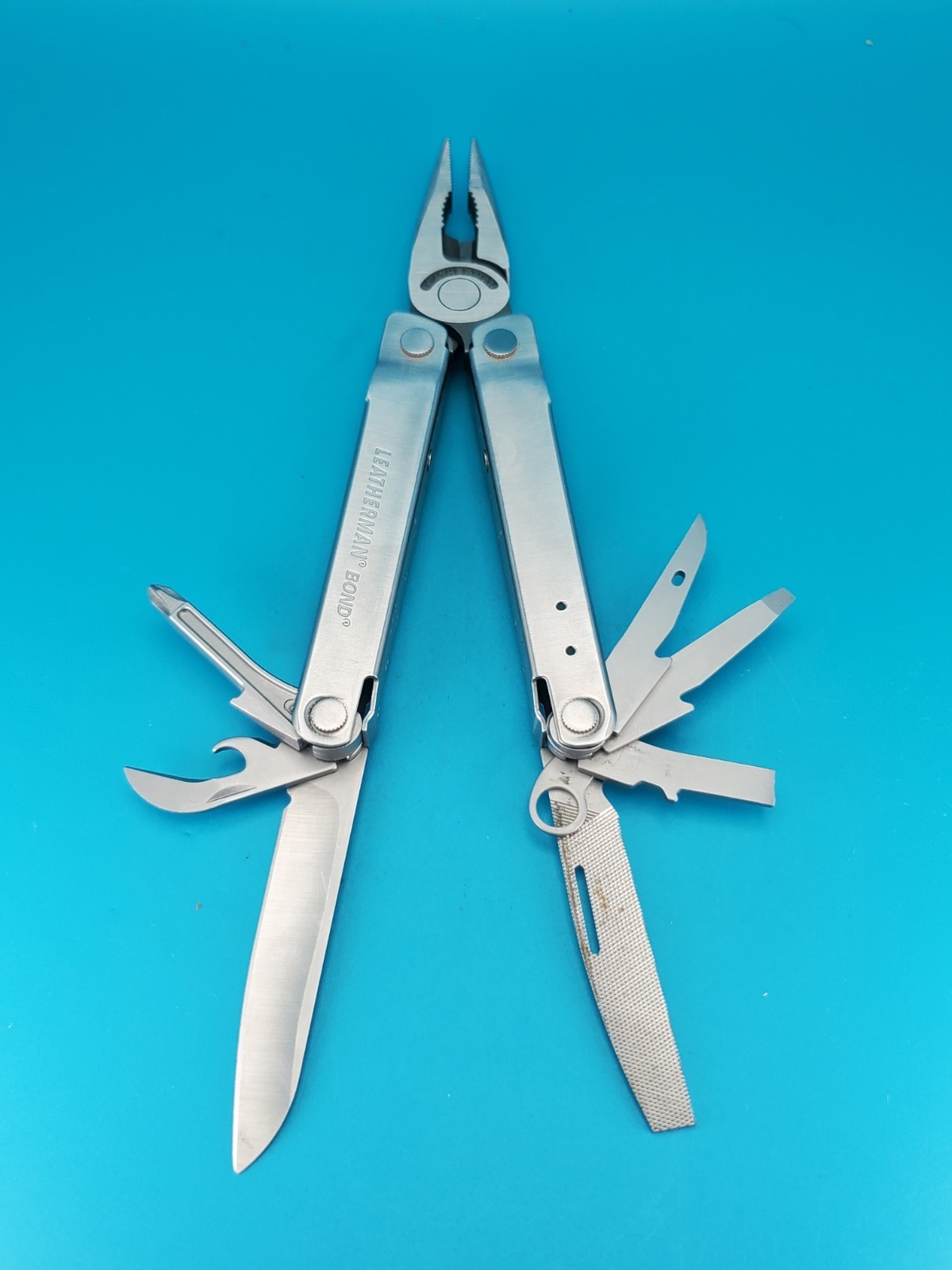 LEATHERMAN Bond Multitool, Stainless Steel Everyday Tool!