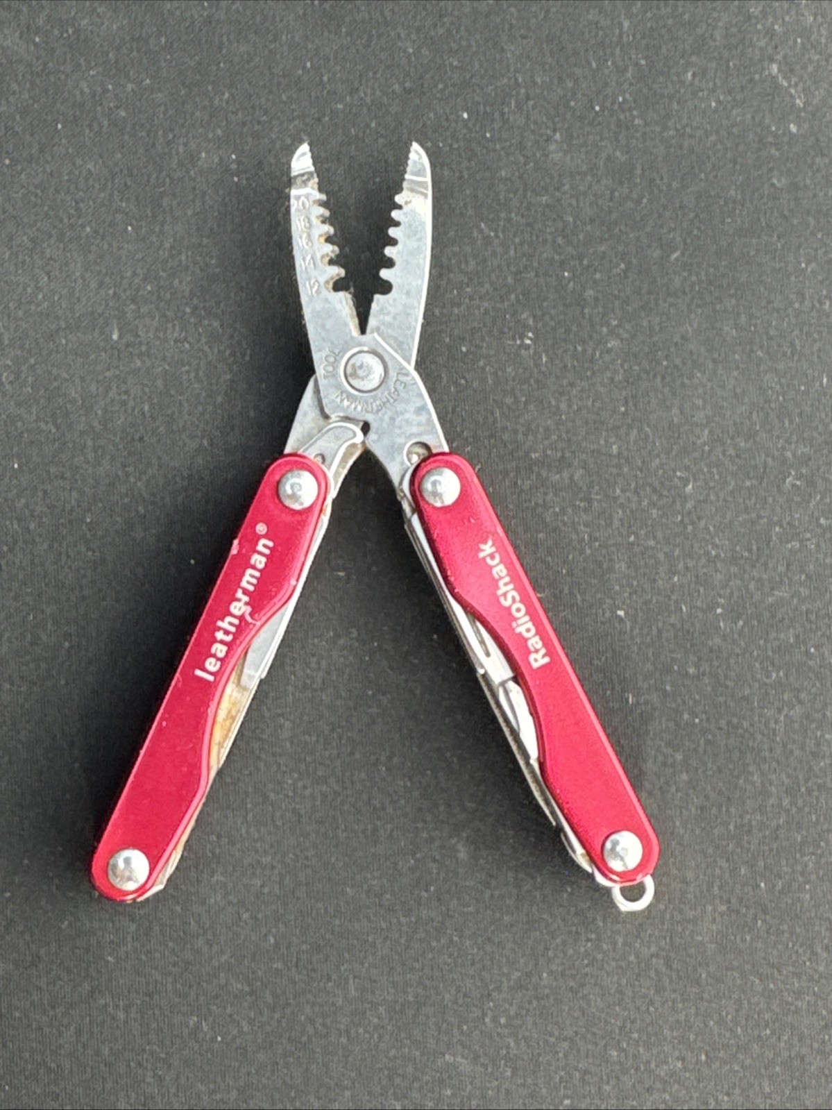 Leatherman Squirt E4 Multi-Tool w/Wire Strippers Radioshack 34212