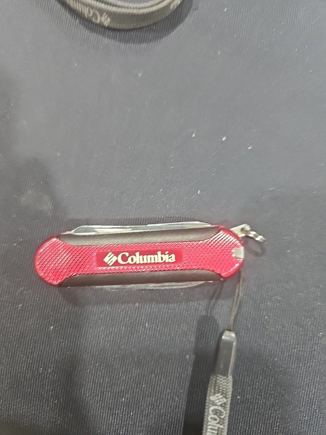 COLUMBIA 6-Function Pocket Tool- Knife -Scissors- LED Flash-Light needs battery