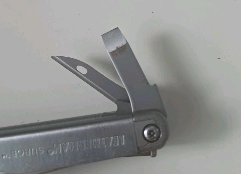 LEATHERMAN SURGE 19-In-1 Heavy Duty Multitool Locking Blade Xchanger