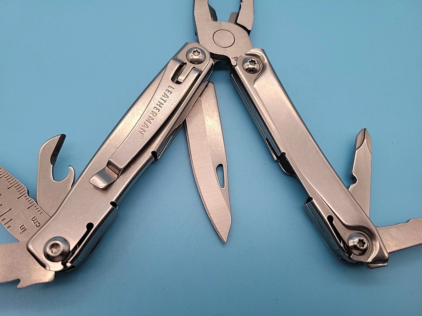 Leatherman Rev Multi-Tool – Pliers, Knife, Screwdrivers, Can Opener, File