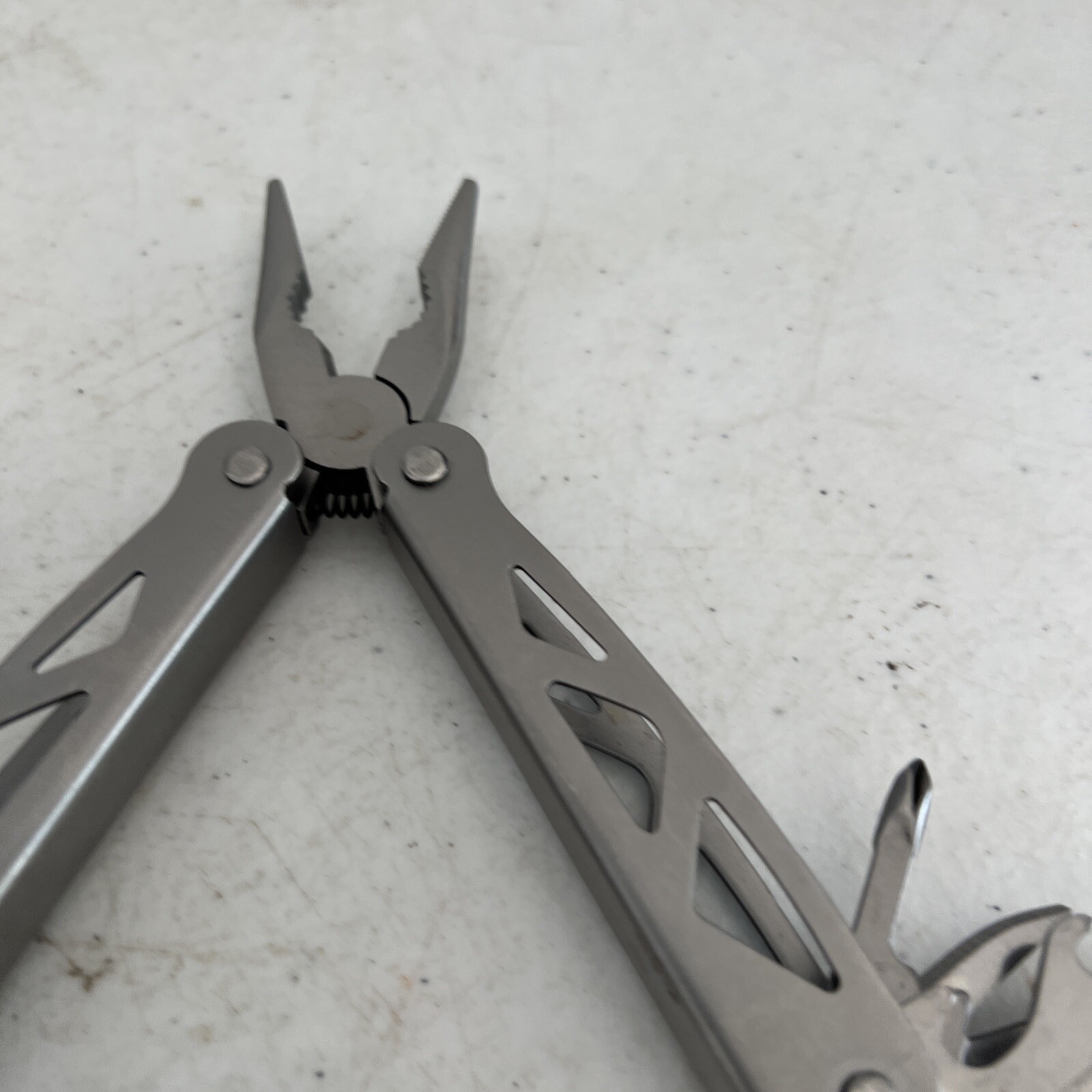 Sheffield 12-IN-1 MULTI TOOL – Pliers, Screwdriver, Knife & More