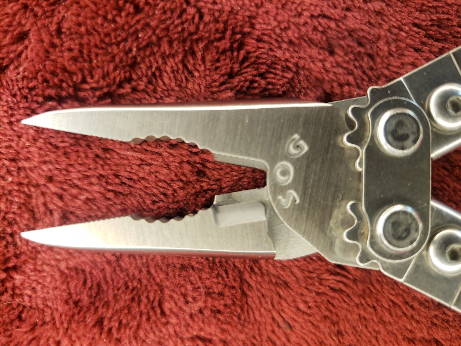 SOG PowerPlier PowerLock Multi tool Stainless read
